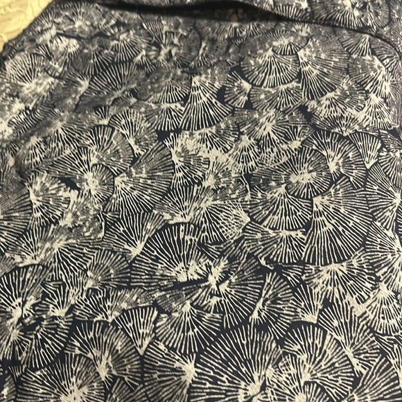 Ladies blue and white shorts - Picture 4 of 4